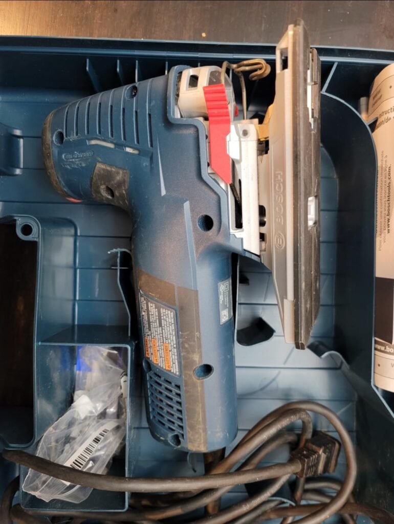 Bosch JS470EB vs JS572EBK: The differences could change your buying decision. Compare their cutting performance, design, and useful features.