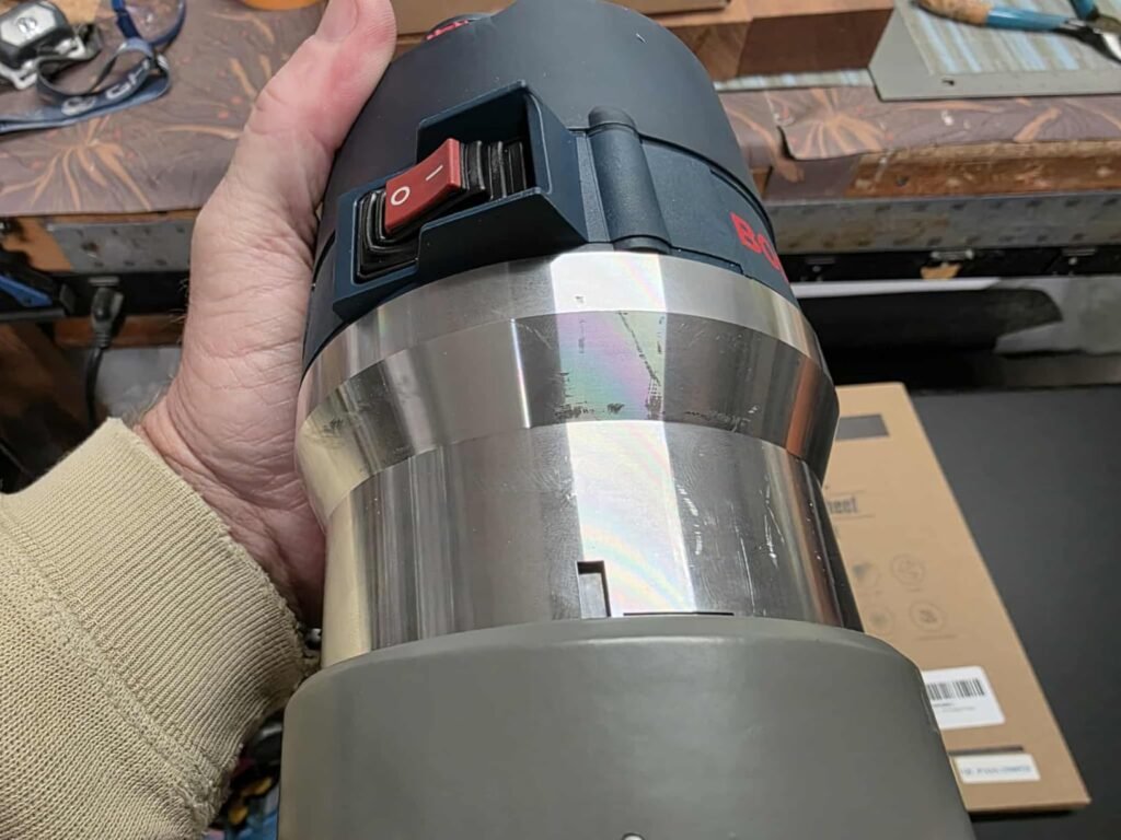 Bosch MRC23EVSK vs 1617EVSPK: Two proven Bosch routers, two different approaches. Find out which one is worth buying for your workshop.