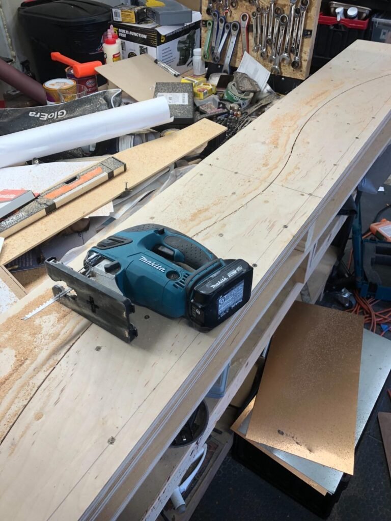 Makita XVJ04Z vs XVJ03Z: Find out which cordless jigsaw suits your budget and workload. Explore the main differences in this buyer-focused comparison.